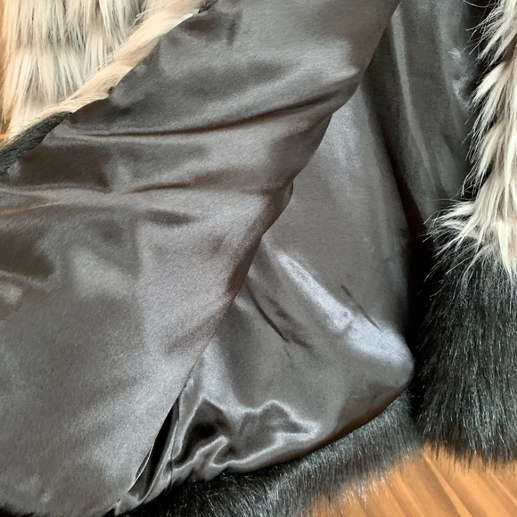 BEBE faux fur coat - Picture 4 of 4